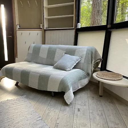 Mugavustega Majake Mereaeaerses Maennikus. Vakantiehuis *