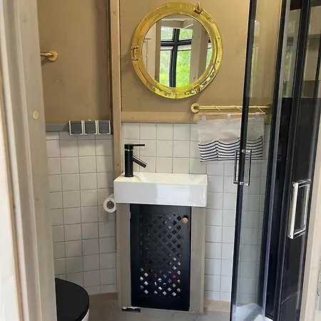 Mugavustega Majake Mereaeaerses Maennikus. Vakantiehuis *