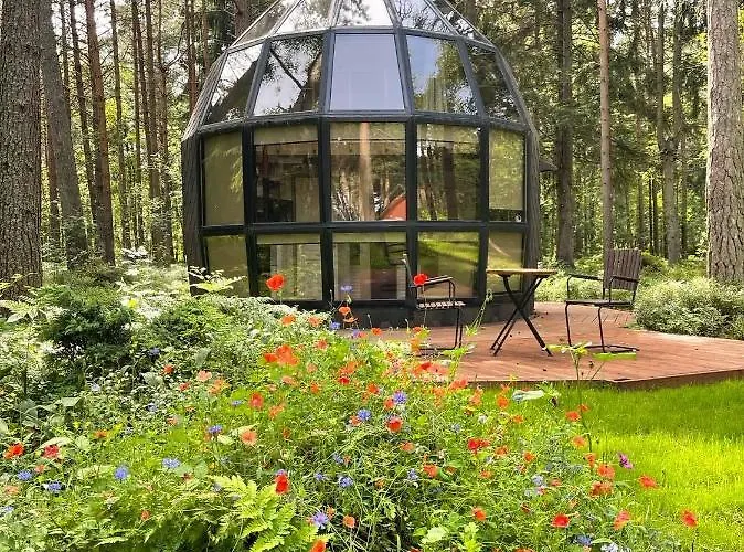 Mugavustega Majake Mereaeaerses Maennikus.