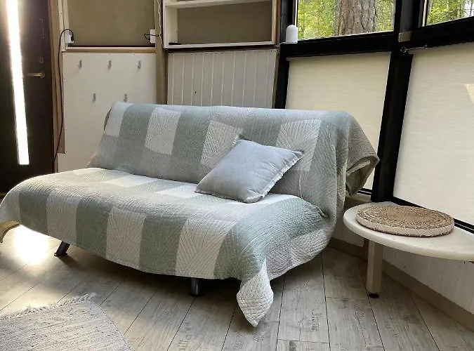 Mugavustega Majake Mereaeaerses Maennikus. Holiday home *